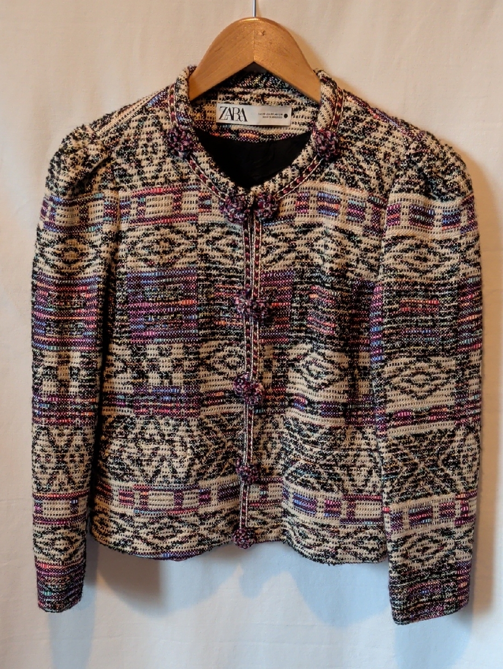 Zara Cream & Black Cropped Blazer with Multicolor Accents. (Cotton/Acrylic/Wool)